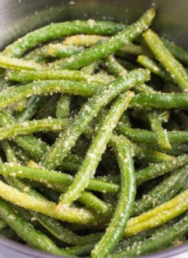 Crispy Air Fryer Parmesan Green Beans garnished with herbs