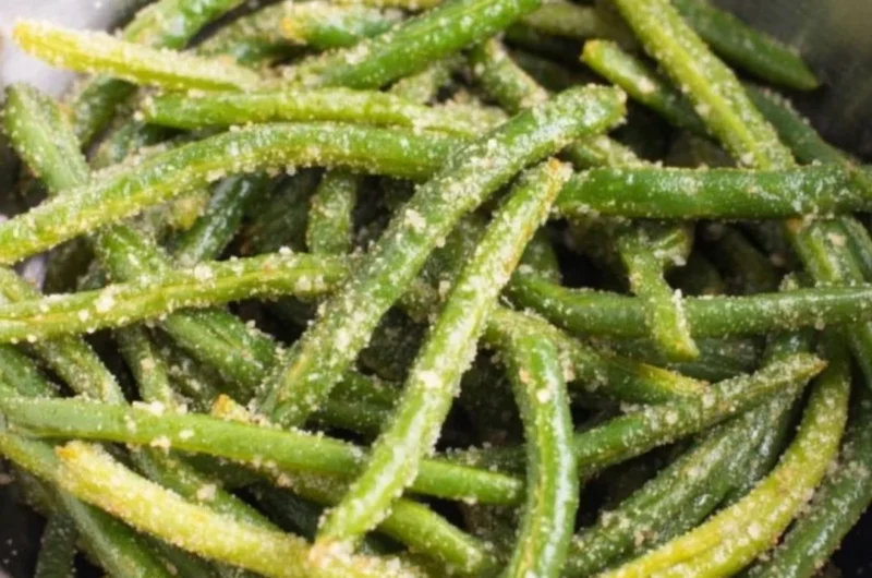 Crispy Air Fryer Parmesan Green Beans garnished with herbs