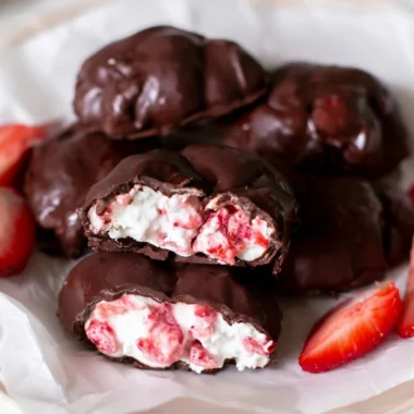 Chocolate strawberry yogurt clusters recipe with fresh strawberries and chocolate.