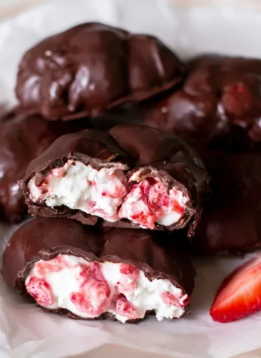 Chocolate strawberry yogurt clusters recipe with fresh strawberries and chocolate.