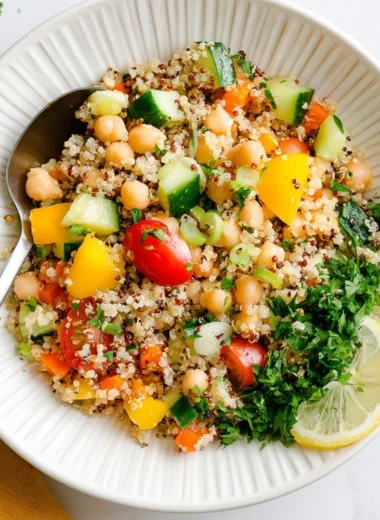 Colorful Lemon Quinoa Salad with Chickpeas and fresh vegetables