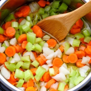 Cozy Instant Pot chicken with vegetables for clean eating